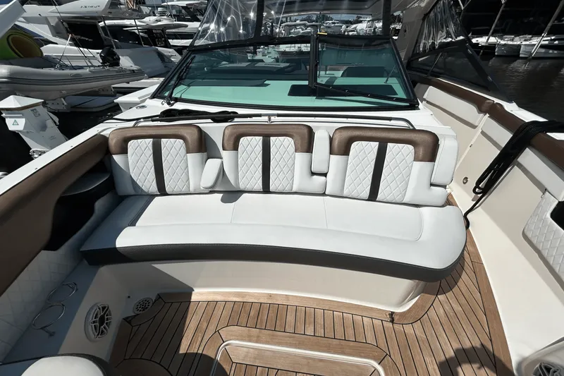 Slide: The Image of Sea Ray SLX 400 2019 - 13