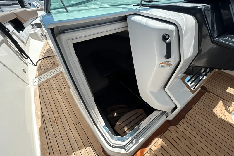 Slide: The Image of Sea Ray SLX 400 2019 - 14