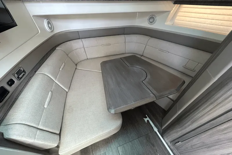 Slide: The Image of Sea Ray SLX 400 2019 - 15