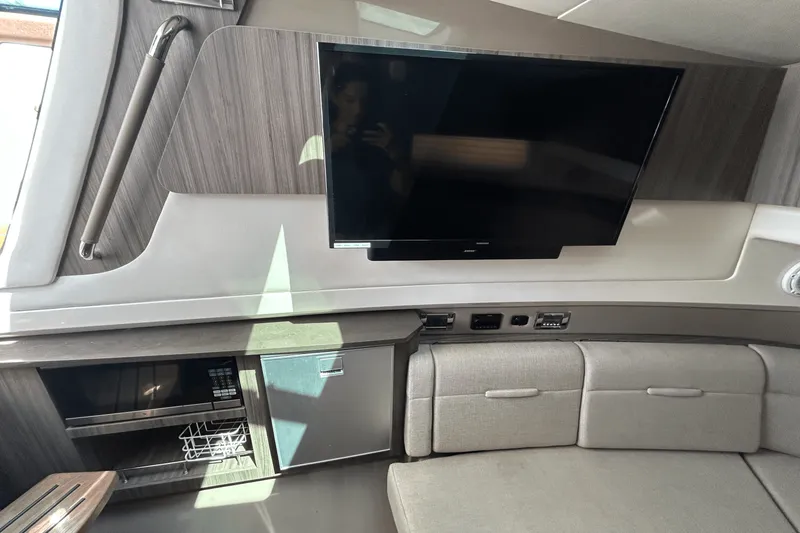 Slide: The Image of Sea Ray SLX 400 2019 - 16