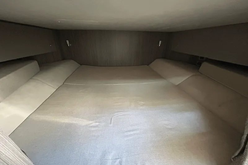 Slide: The Image of Sea Ray SLX 400 2019 - 18