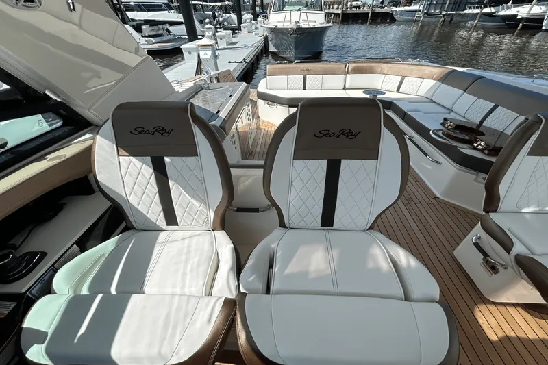 Slide: The Image of Sea Ray SLX 400 2019 - 21