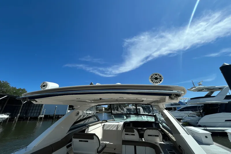 Slide: The Image of Sea Ray SLX 400 2019 - 24