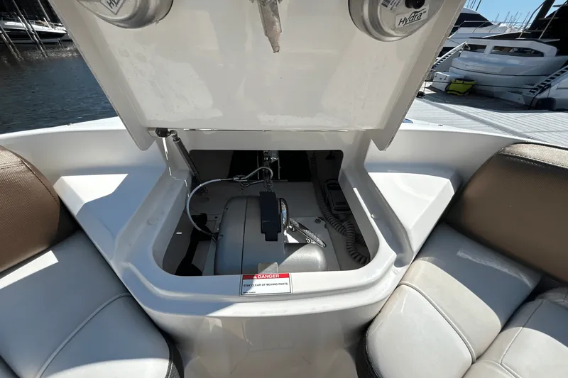 Slide: The Image of Sea Ray SLX 400 2019 - 27