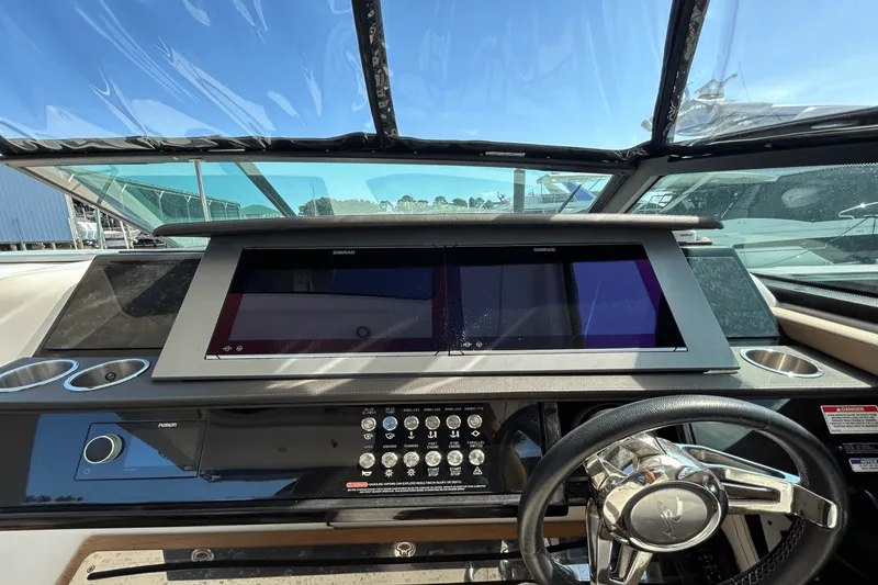 Slide: The Image of Sea Ray SLX 400 2019 - 28