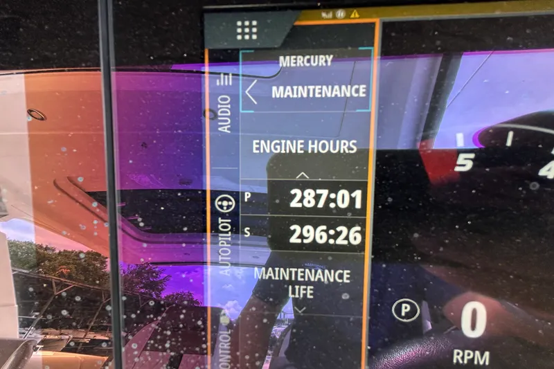 Slide: The Image of Sea Ray SLX 400 2019 - 29