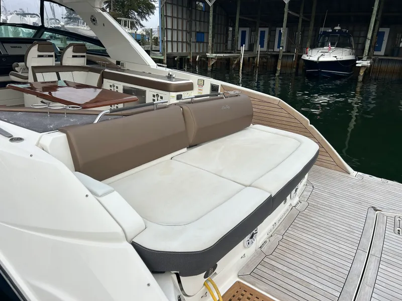 Slide: The Image of Sea Ray SLX 400 2019 - 3