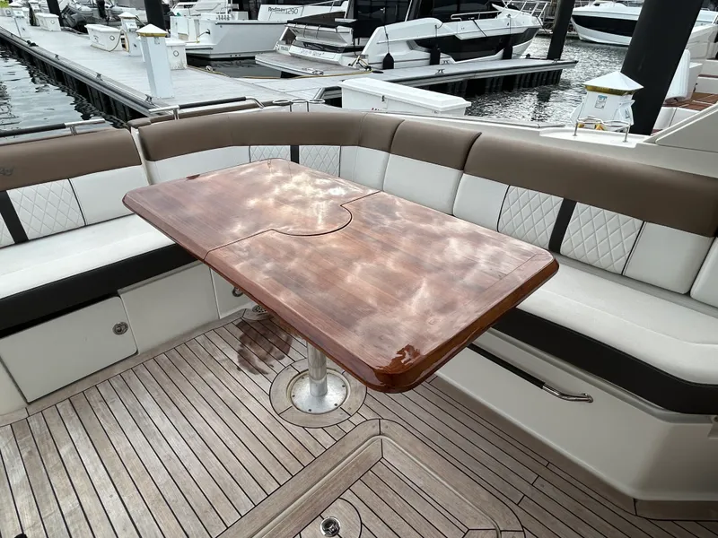 Slide: The Image of Sea Ray SLX 400 2019 - 4