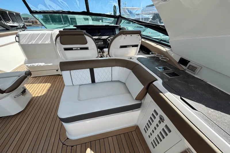 Slide: The Image of Sea Ray SLX 400 2019 - 6