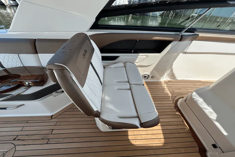 Slide: The Image of Sea Ray SLX 400 2019 - 7