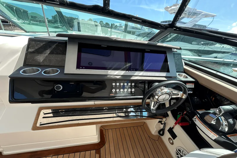 Slide: The Image of Sea Ray SLX 400 2019 - 9