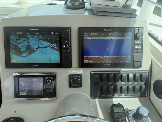 Slide: The Image of Boston Whaler 315 CONQUEST 2016 - 21