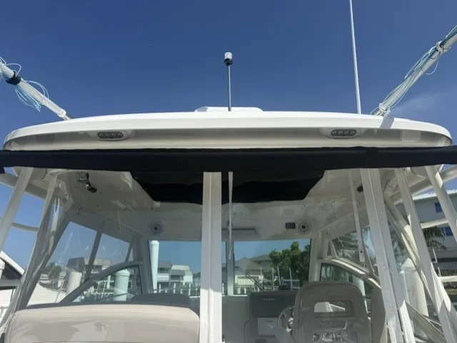 Slide: The Image of Boston Whaler 315 CONQUEST 2016 - 9