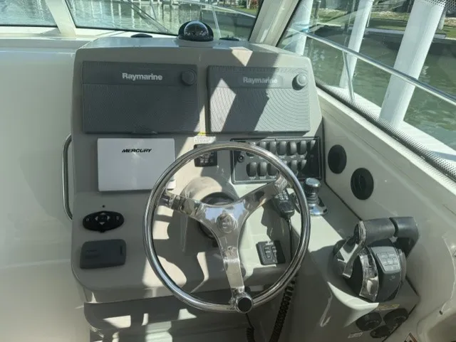 Slide: The Image of Boston Whaler 315 CONQUEST 2016 - 15
