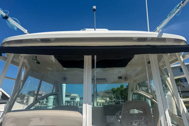 Slide: The Image of Boston Whaler 315 CONQUEST 2016 - 15