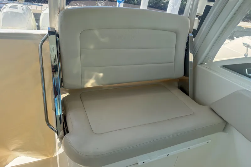 Slide: The Image of Boston Whaler 315 CONQUEST 2016 - 16