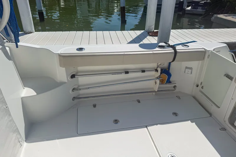 Slide: The Image of Boston Whaler 315 CONQUEST 2016 - 9