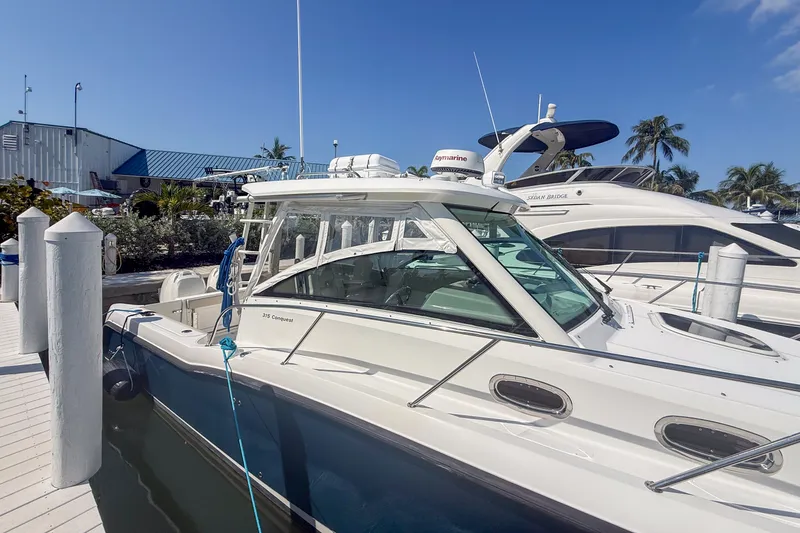 Slide: The Image of Boston Whaler 315 CONQUEST 2016 - 1
