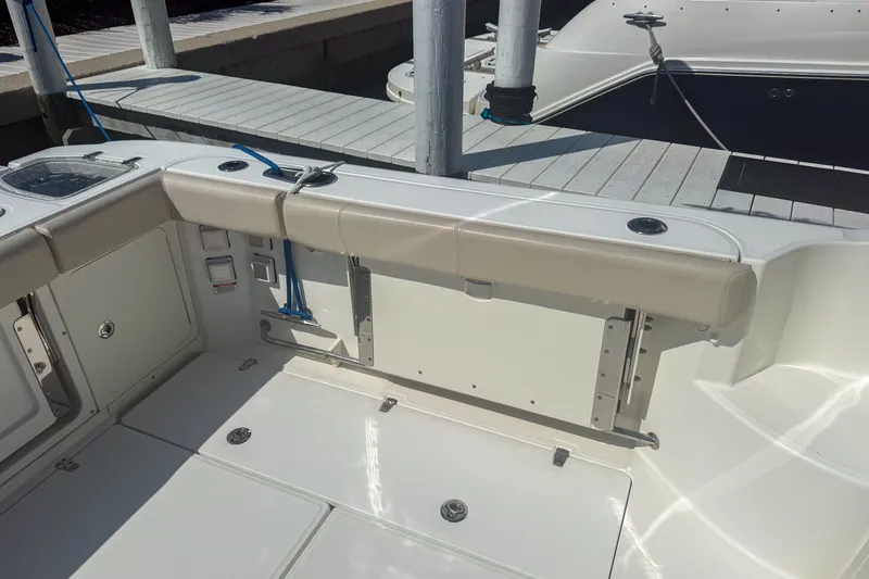 Slide: The Image of Boston Whaler 315 CONQUEST 2016 - 8