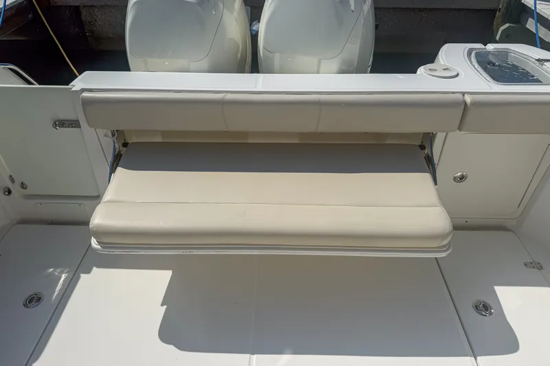 Slide: The Image of Boston Whaler 315 CONQUEST 2016 - 10