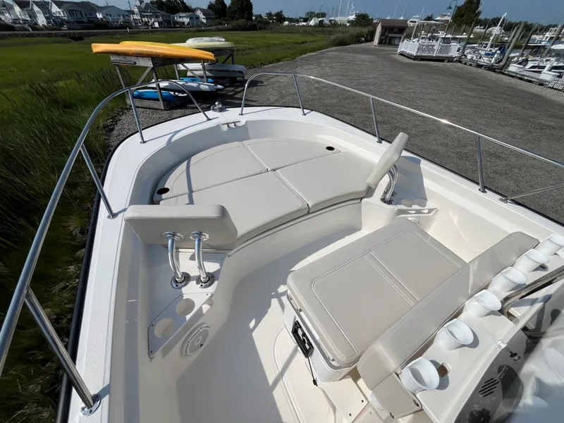 Slide: The Image of Boston Whaler 210 Montauk 2026 - 9