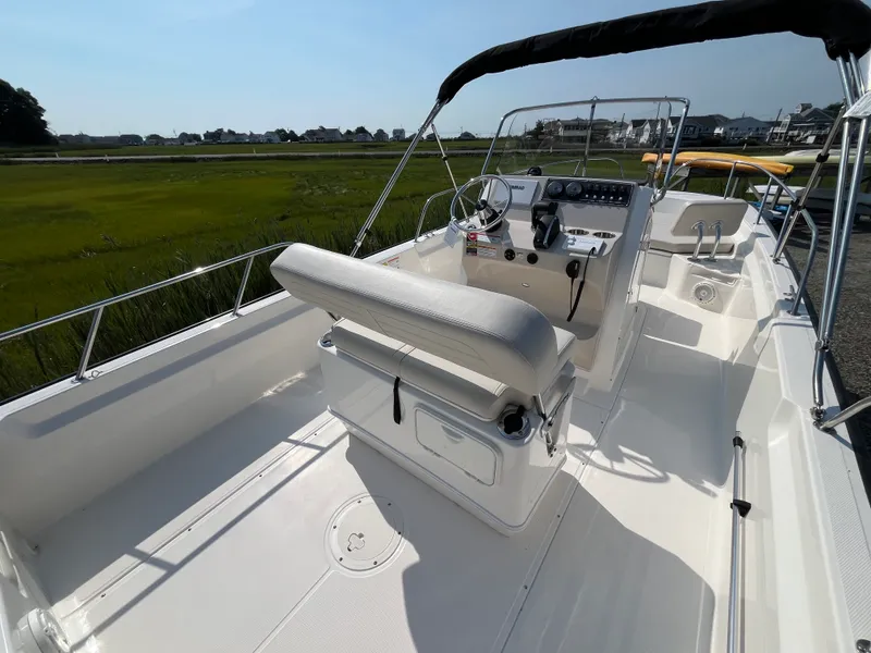 Slide: The Image of Boston Whaler 210 Montauk 2026 - 3