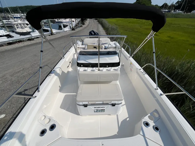 Slide: The Image of Boston Whaler 210 Montauk 2026 - 14