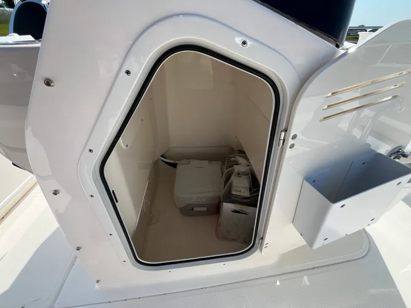 Slide: The Image of Boston Whaler 210 Montauk 2026 - 8