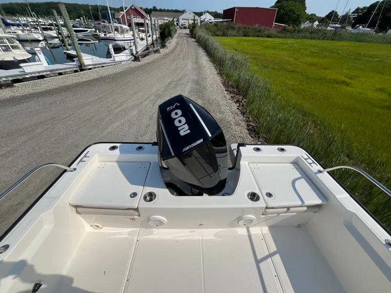 Slide: The Image of Boston Whaler 210 Montauk 2026 - 1