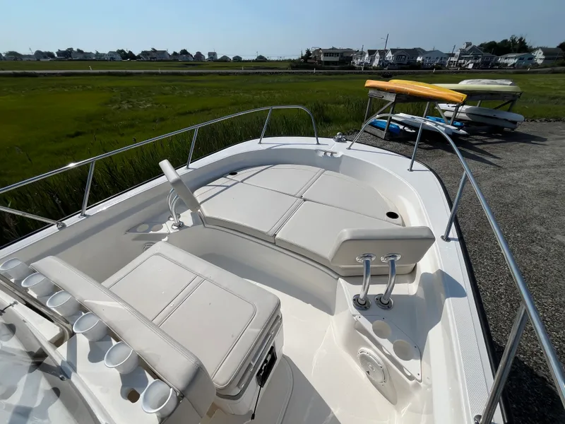Slide: The Image of Boston Whaler 210 Montauk 2026 - 10