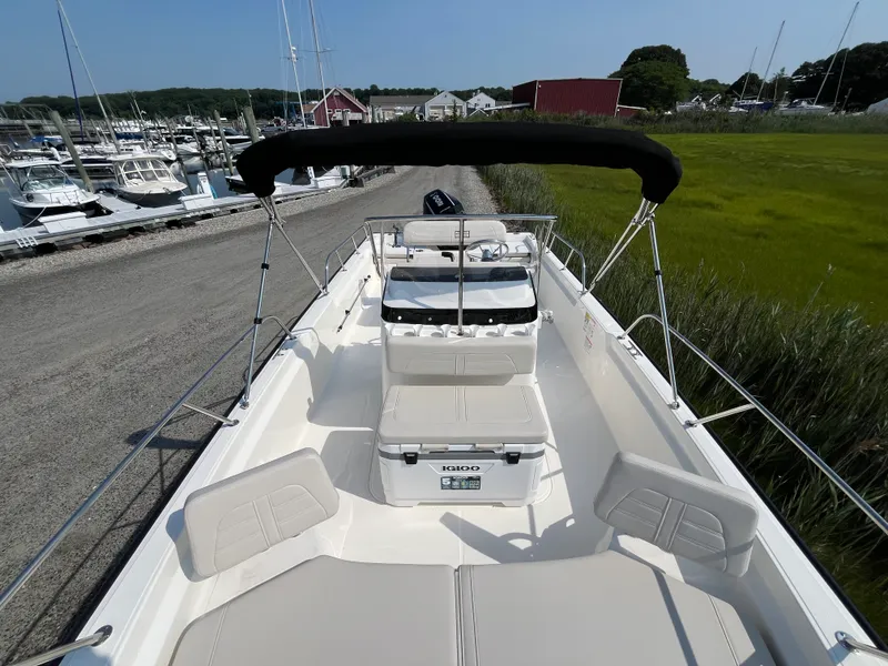 Slide: The Image of Boston Whaler 210 Montauk 2026 - 15