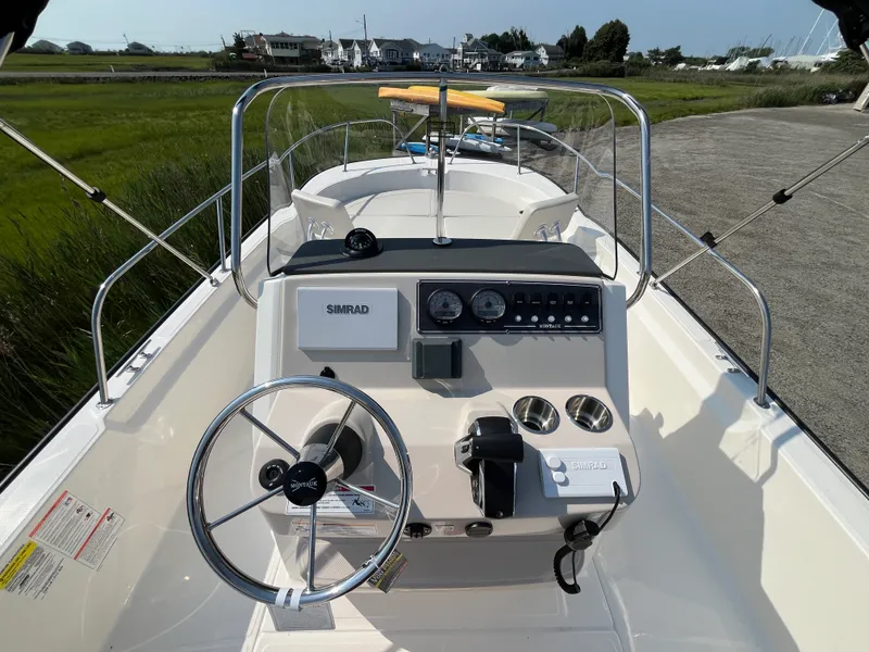 Slide: The Image of Boston Whaler 210 Montauk 2026 - 6