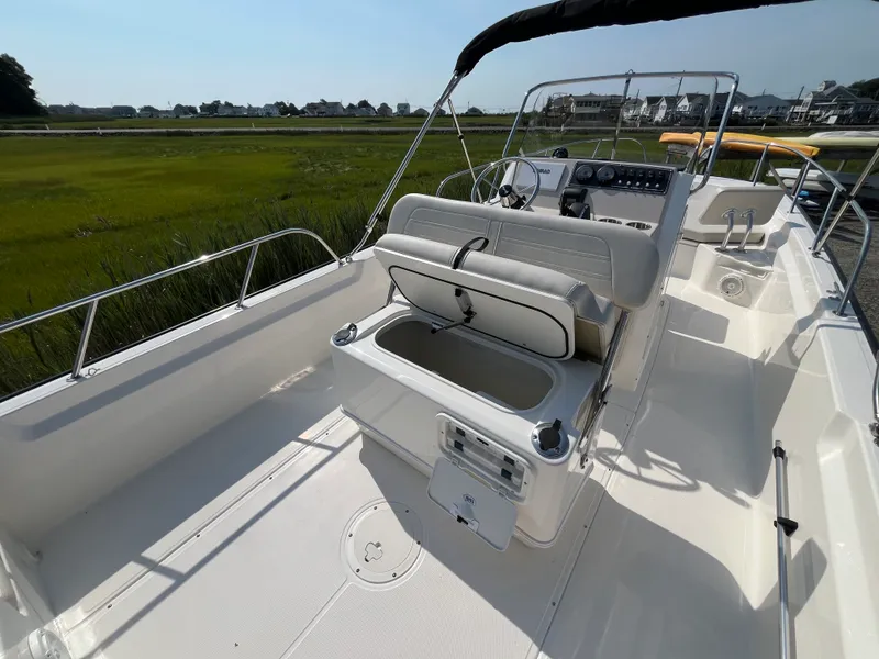 Slide: The Image of Boston Whaler 210 Montauk 2026 - 4