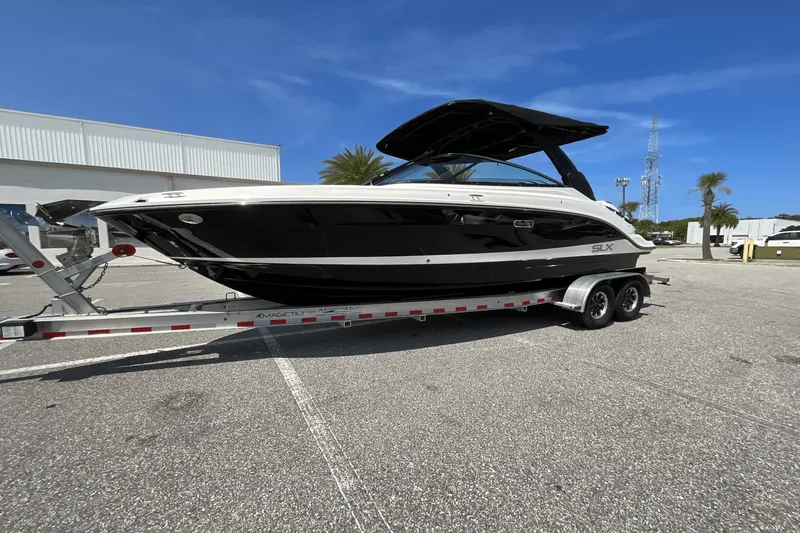 Slide: The Image of Sea Ray SLX 260 Outboard 2025 - 0