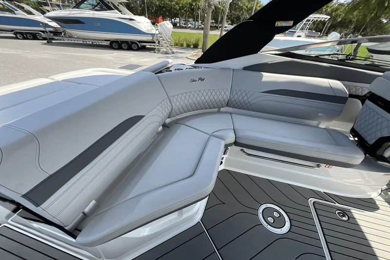 Slide: The Image of Sea Ray SLX 260 Outboard 2025 - 16