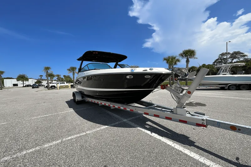 Slide: The Image of Sea Ray SLX 260 Outboard 2025 - 5
