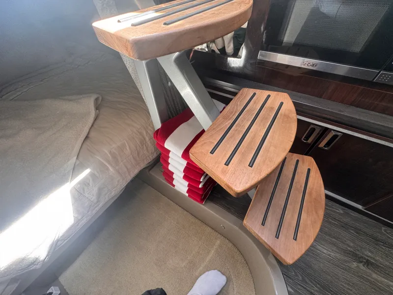 Slide: The Image of Sea Ray 320 SUNDANCER 2019 - 16
