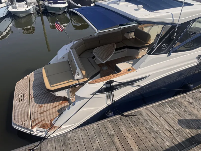 Slide: The Image of Sea Ray 320 SUNDANCER 2019 - 2