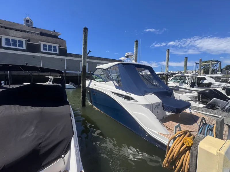 Slide: The Image of Sea Ray 320 SUNDANCER 2019 - 1