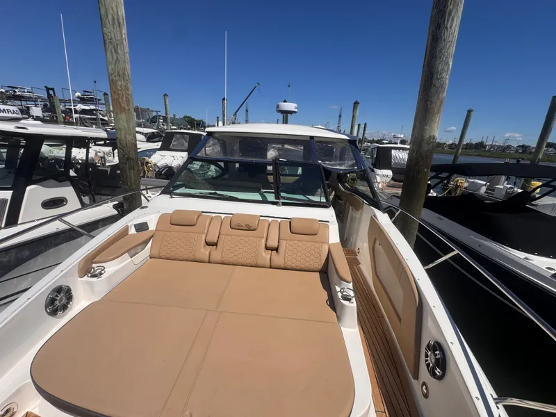 Slide: The Image of Sea Ray 320 SUNDANCER 2019 - 23