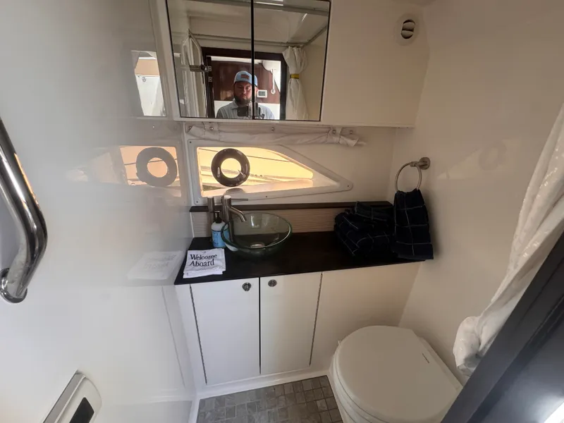 Slide: The Image of Sea Ray 320 SUNDANCER 2019 - 21