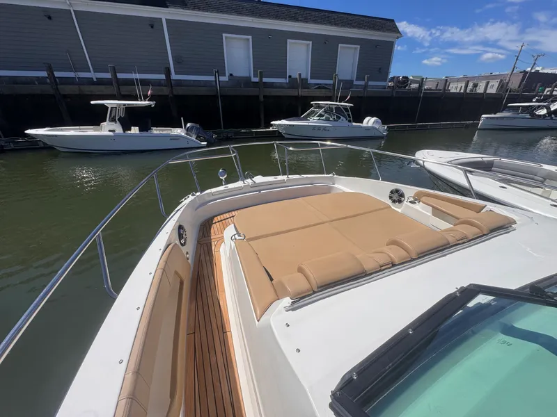 Slide: The Image of Sea Ray 320 SUNDANCER 2019 - 22