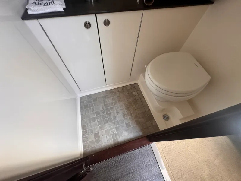 Slide: The Image of Sea Ray 320 SUNDANCER 2019 - 20