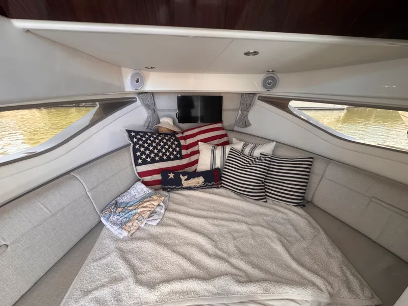 Slide: The Image of Sea Ray 320 SUNDANCER 2019 - 13