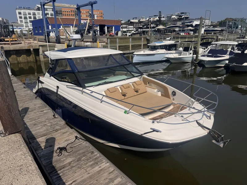 Slide: The Image of Sea Ray 320 SUNDANCER 2019 - 1