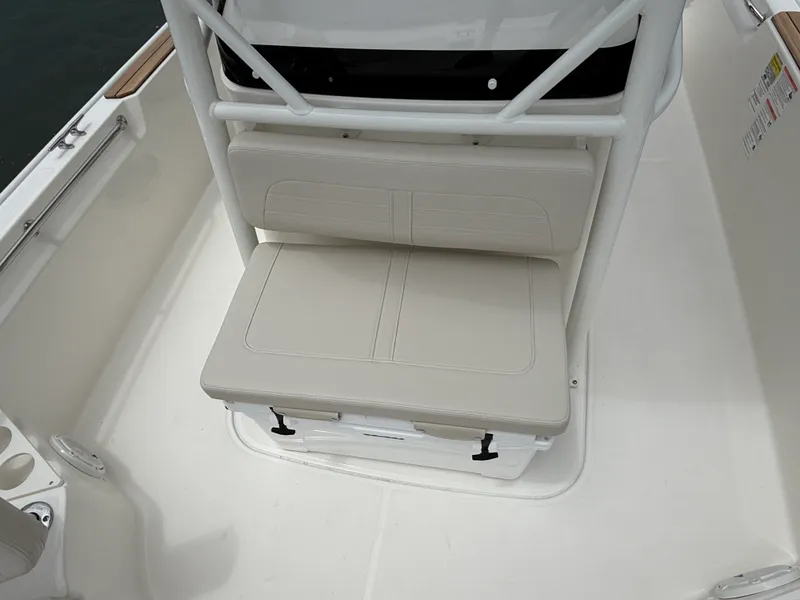 Slide: The Image of Boston Whaler 210 Montauk 2026 - 20