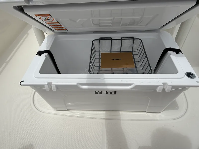 Slide: The Image of Boston Whaler 210 Montauk 2026 - 12
