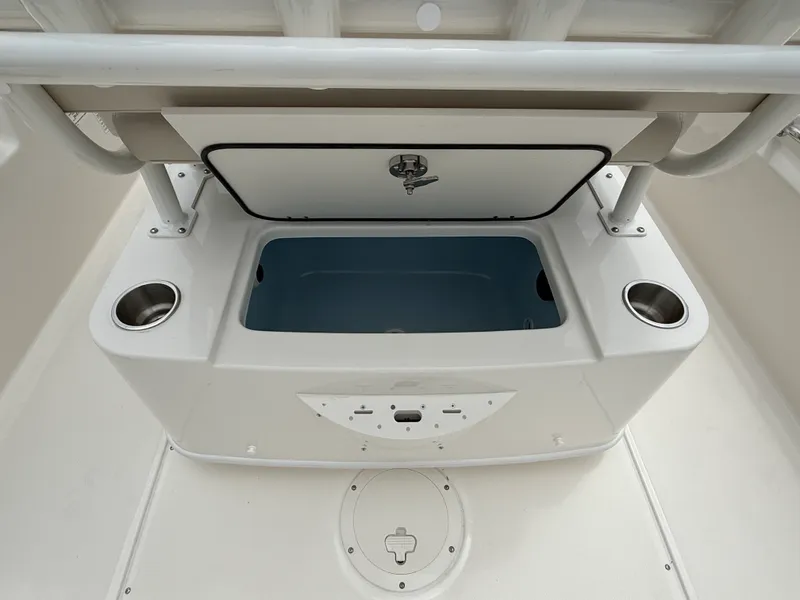 Slide: The Image of Boston Whaler 210 Montauk 2026 - 13