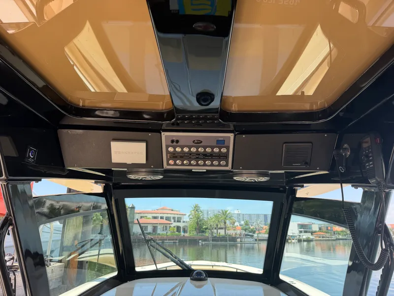 Slide: The Image of Scout 355 LXF 2023 - 21