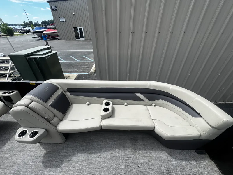 Slide: The Image of Barletta CABRIO 24 UC 2022 - 14